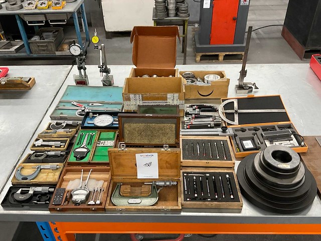 Partij diverse meetgereedschap - afbeelding 1 van  12