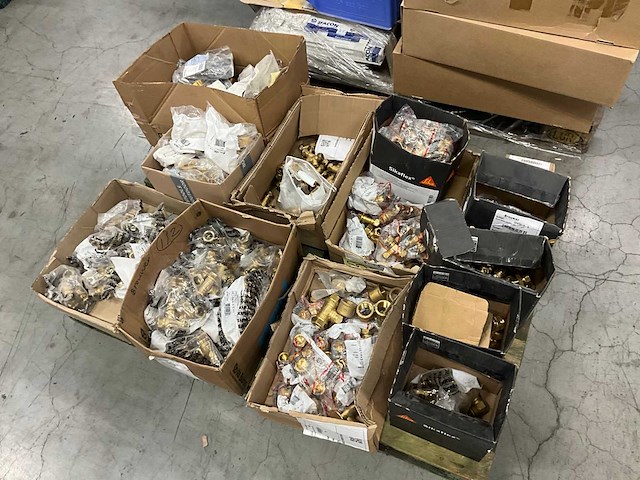 Partij diverse messing knelkoppelingen - afbeelding 1 van  7