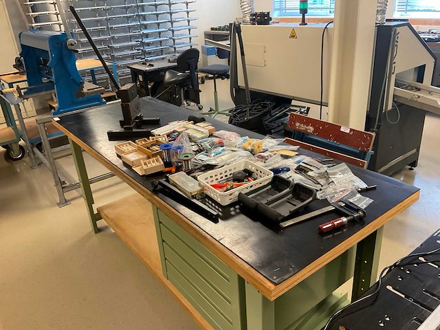 Partij diverse metaalbewerkingitems - afbeelding 1 van  6