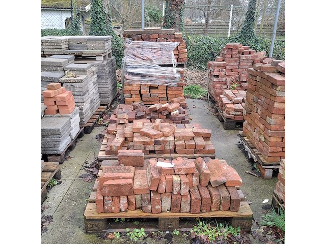 Partij diverse metselstenen op 5x pallet - afbeelding 1 van  12