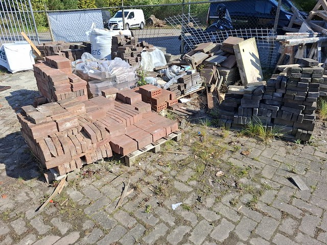 Partij diverse metselstenen - afbeelding 1 van  11