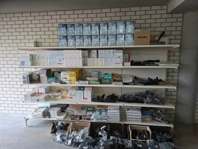 Partij diverse miele/siemens/aeg/etc stofzuigzakken/accessoires (543x) - afbeelding 1 van  12