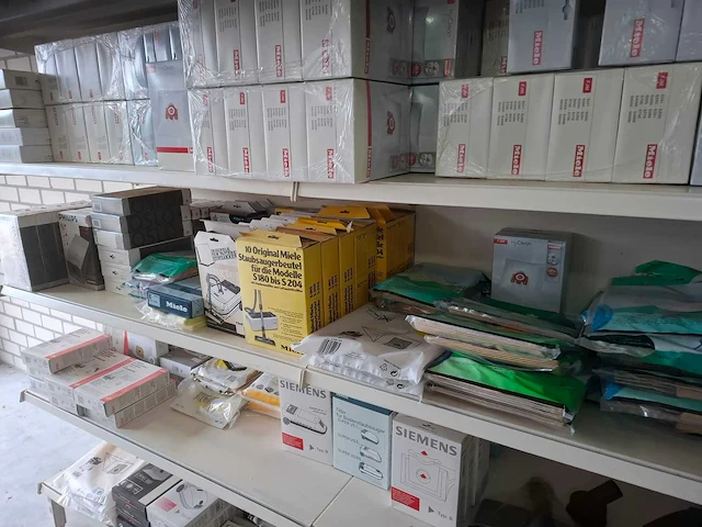 Partij diverse miele/siemens/aeg/etc stofzuigzakken/accessoires (543x) - afbeelding 8 van  12