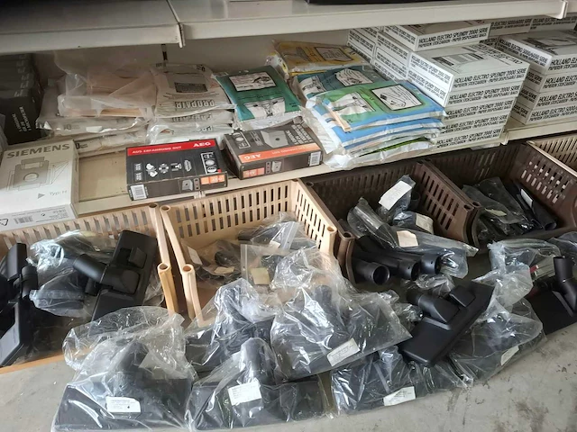 Partij diverse miele/siemens/aeg/etc stofzuigzakken/accessoires (543x) - afbeelding 9 van  12