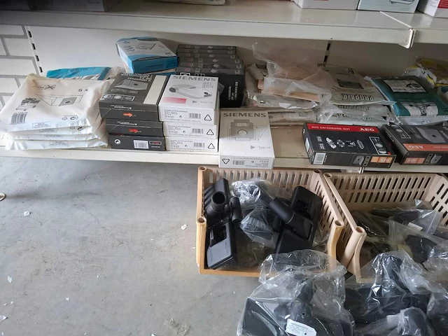 Partij diverse miele/siemens/aeg/etc stofzuigzakken/accessoires (543x) - afbeelding 10 van  12