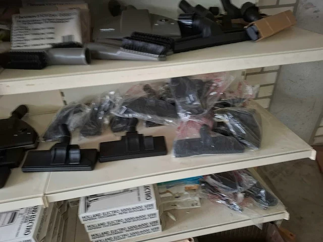 Partij diverse miele/siemens/aeg/etc stofzuigzakken/accessoires (543x) - afbeelding 11 van  12