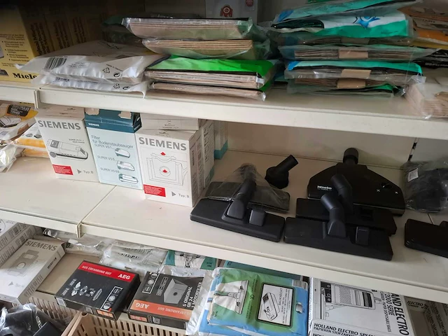 Partij diverse miele/siemens/aeg/etc stofzuigzakken/accessoires (543x) - afbeelding 12 van  12