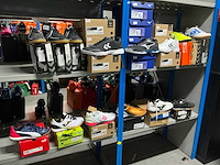 Partij diverse mizuno/hummel/etc indoor schoenen (22x) - afbeelding 1 van  9