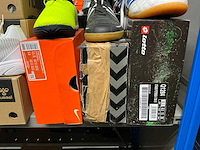 Partij diverse mizuno/hummel/etc indoor schoenen (22x) - afbeelding 3 van  9