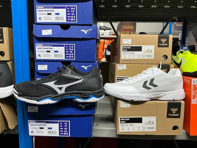 Partij diverse mizuno/hummel/etc indoor schoenen (22x) - afbeelding 4 van  9