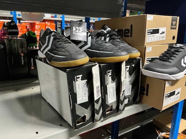Partij diverse mizuno/hummel/etc indoor schoenen (22x) - afbeelding 6 van  9