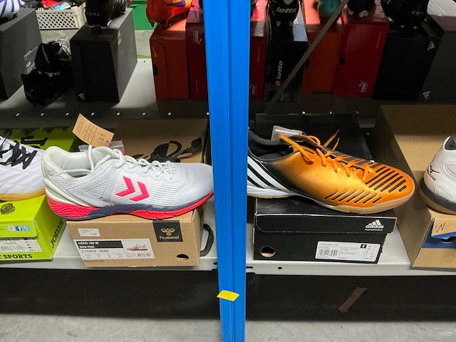Partij diverse mizuno/hummel/etc indoor schoenen (22x) - afbeelding 8 van  9