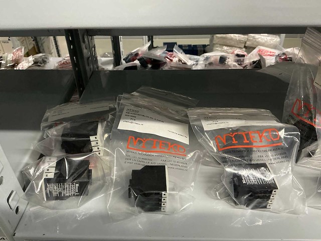 Partij diverse moeller/viteko kontaktblokken/km therm. beveiliging/km magn. sch/etc (137x) - afbeelding 6 van  45