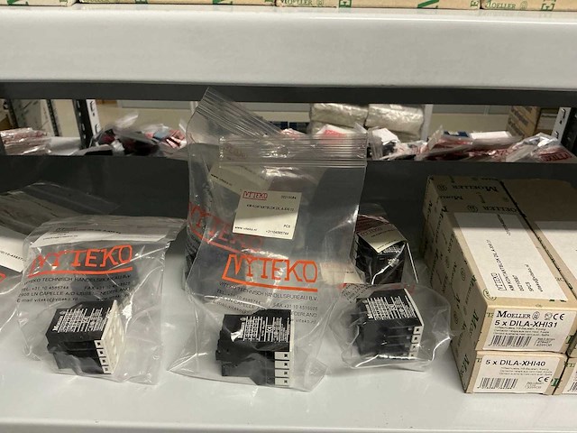 Partij diverse moeller/viteko kontaktblokken/km therm. beveiliging/km magn. sch/etc (137x) - afbeelding 7 van  45