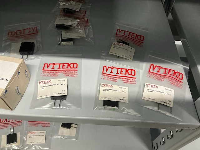 Partij diverse moeller/viteko kontaktblokken/km therm. beveiliging/km magn. sch/etc (137x) - afbeelding 10 van  45