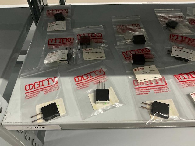 Partij diverse moeller/viteko kontaktblokken/km therm. beveiliging/km magn. sch/etc (137x) - afbeelding 15 van  45