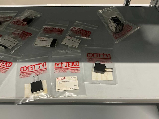 Partij diverse moeller/viteko kontaktblokken/km therm. beveiliging/km magn. sch/etc (137x) - afbeelding 17 van  45