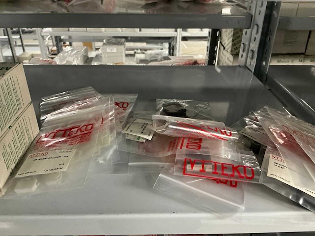 Partij diverse moeller/viteko kontaktblokken/km therm. beveiliging/km magn. sch/etc (137x) - afbeelding 25 van  45