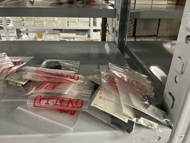 Partij diverse moeller/viteko kontaktblokken/km therm. beveiliging/km magn. sch/etc (137x) - afbeelding 26 van  45