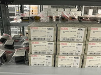 Partij diverse moeller/viteko kontaktblokken/km therm. beveiliging/km magn. sch/etc (137x) - afbeelding 28 van  45