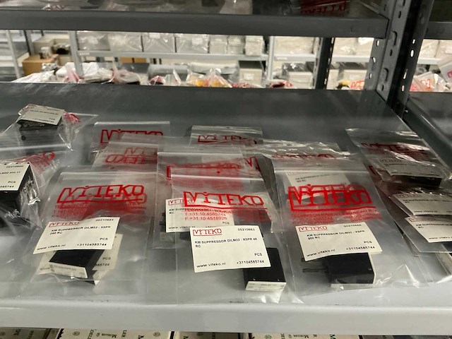 Partij diverse moeller/viteko kontaktblokken/km therm. beveiliging/km magn. sch/etc (137x) - afbeelding 30 van  45