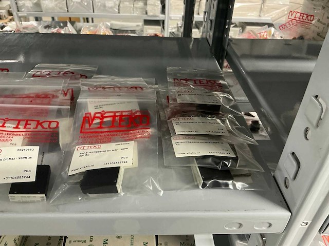 Partij diverse moeller/viteko kontaktblokken/km therm. beveiliging/km magn. sch/etc (137x) - afbeelding 31 van  45