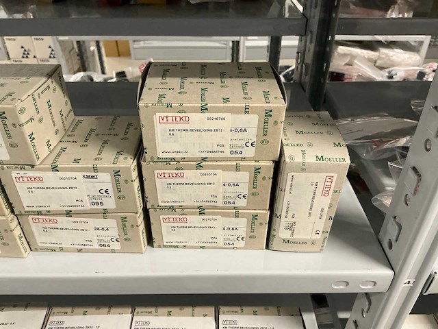 Partij diverse moeller/viteko kontaktblokken/km therm. beveiliging/km magn. sch/etc (137x) - afbeelding 32 van  45