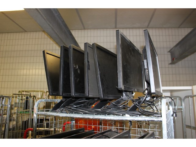 Partij diverse monitoren ca 20 stuks, excl container - afbeelding 3 van  9