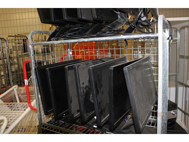 Partij diverse monitoren ca 20 stuks, excl container - afbeelding 4 van  9