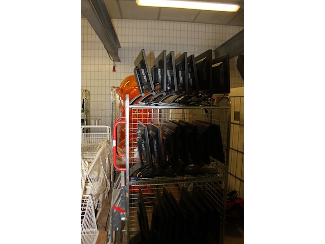Partij diverse monitoren ca 20 stuks, excl container - afbeelding 6 van  9