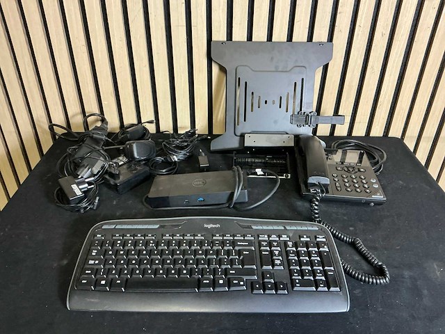 Partij diverse monitoren en kantoorbenodigdheden - afbeelding 2 van  14