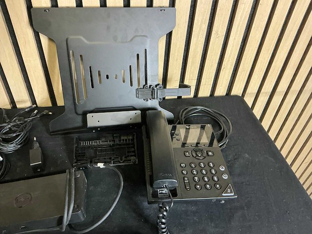 Partij diverse monitoren en kantoorbenodigdheden - afbeelding 6 van  14