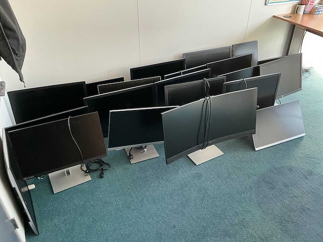 Partij diverse monitoren - afbeelding 1 van  6