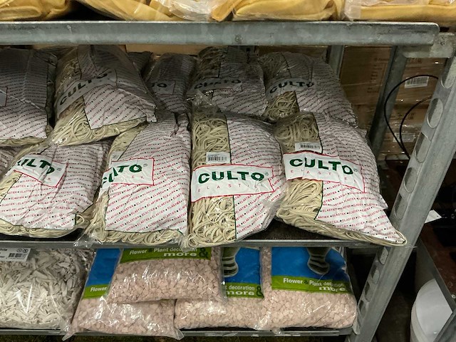 Partij diverse moss/elastieken/bloemenflesjes/decoratie (76x) - afbeelding 2 van  16