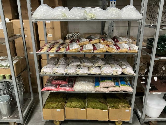 Partij diverse moss/elastieken/bloemenflesjes/decoratie (76x) - afbeelding 1 van  16