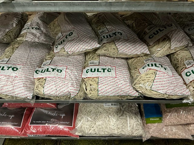 Partij diverse moss/elastieken/bloemenflesjes/decoratie (76x) - afbeelding 16 van  16