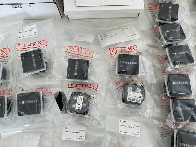 Partij diverse muller urentellers/ramen & sokkels voor urentellers (138x) - afbeelding 2 van  24