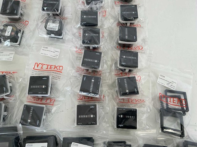 Partij diverse muller urentellers/ramen & sokkels voor urentellers (138x) - afbeelding 8 van  24