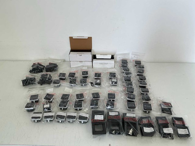 Partij diverse muller urentellers/ramen & sokkels voor urentellers (138x) - afbeelding 1 van  24