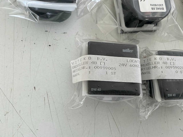 Partij diverse muller urentellers/ramen & sokkels voor urentellers (138x) - afbeelding 13 van  24