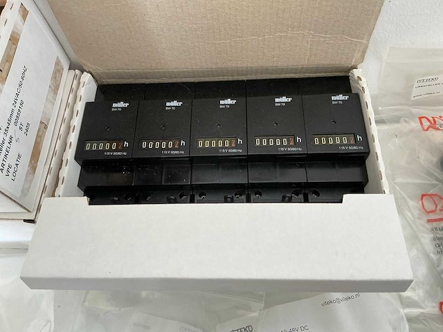 Partij diverse muller urentellers/ramen & sokkels voor urentellers (138x) - afbeelding 12 van  24