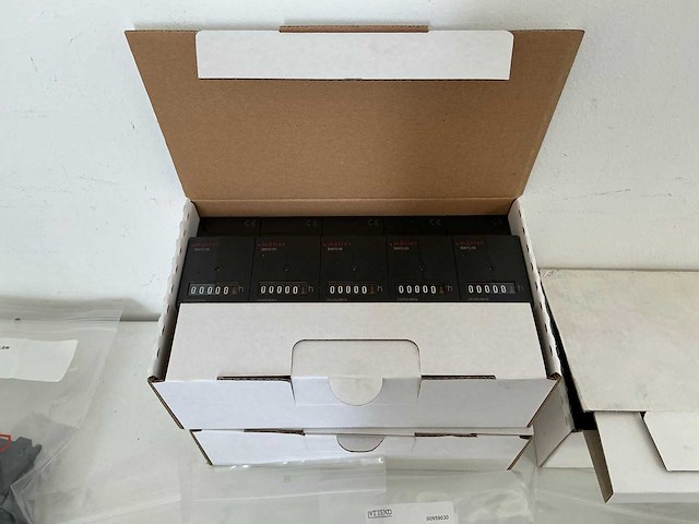 Partij diverse muller urentellers/ramen & sokkels voor urentellers (138x) - afbeelding 19 van  24