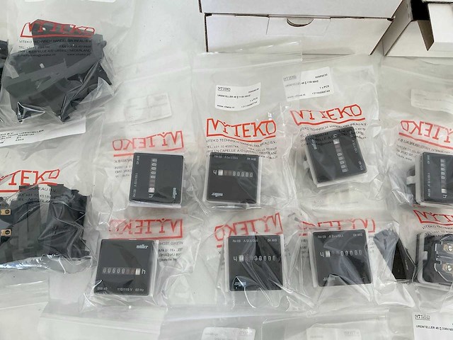 Partij diverse muller urentellers/ramen & sokkels voor urentellers (138x) - afbeelding 24 van  24