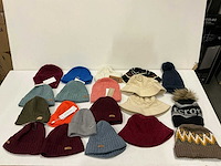 Partij diverse mutsen o.a barts/lacoste/pieces (20x) - afbeelding 1 van  5