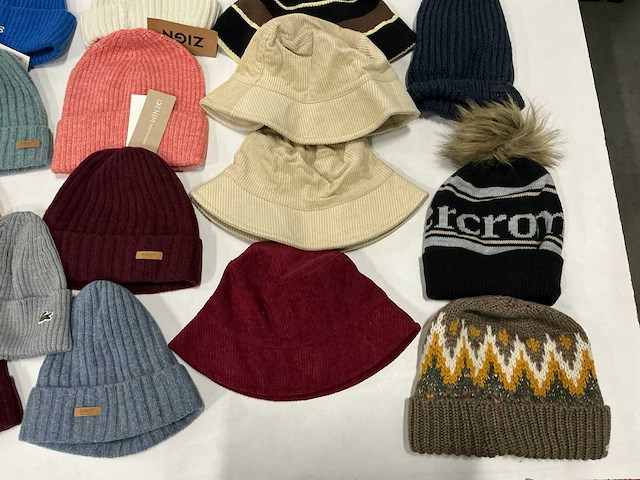 Partij diverse mutsen o.a barts/lacoste/pieces (20x) - afbeelding 5 van  5