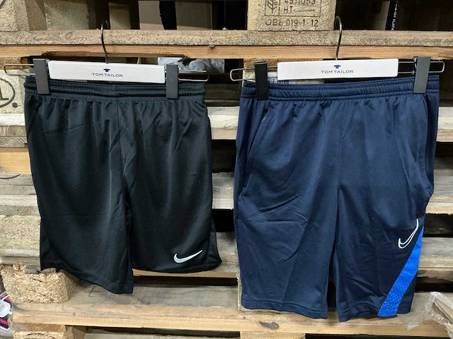Partij diverse nike junior shorts (140x) - afbeelding 1 van  7