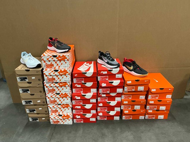 Partij diverse nike kinderschoenen (28x) - afbeelding 1 van  12
