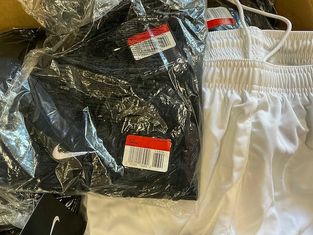 Partij diverse nike kleding (160x) - afbeelding 13 van  18