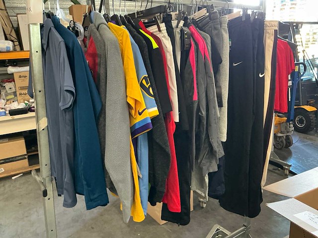 Partij diverse nike kleding (160x) - afbeelding 1 van  18