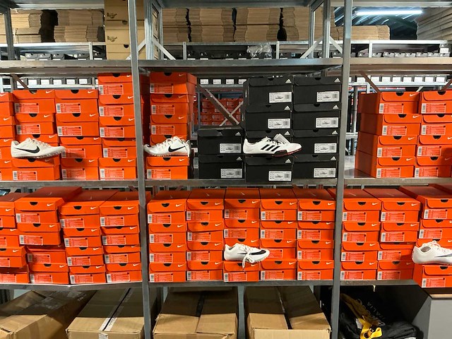 Partij diverse nike/adidas track schoenen (233x) - afbeelding 1 van  36